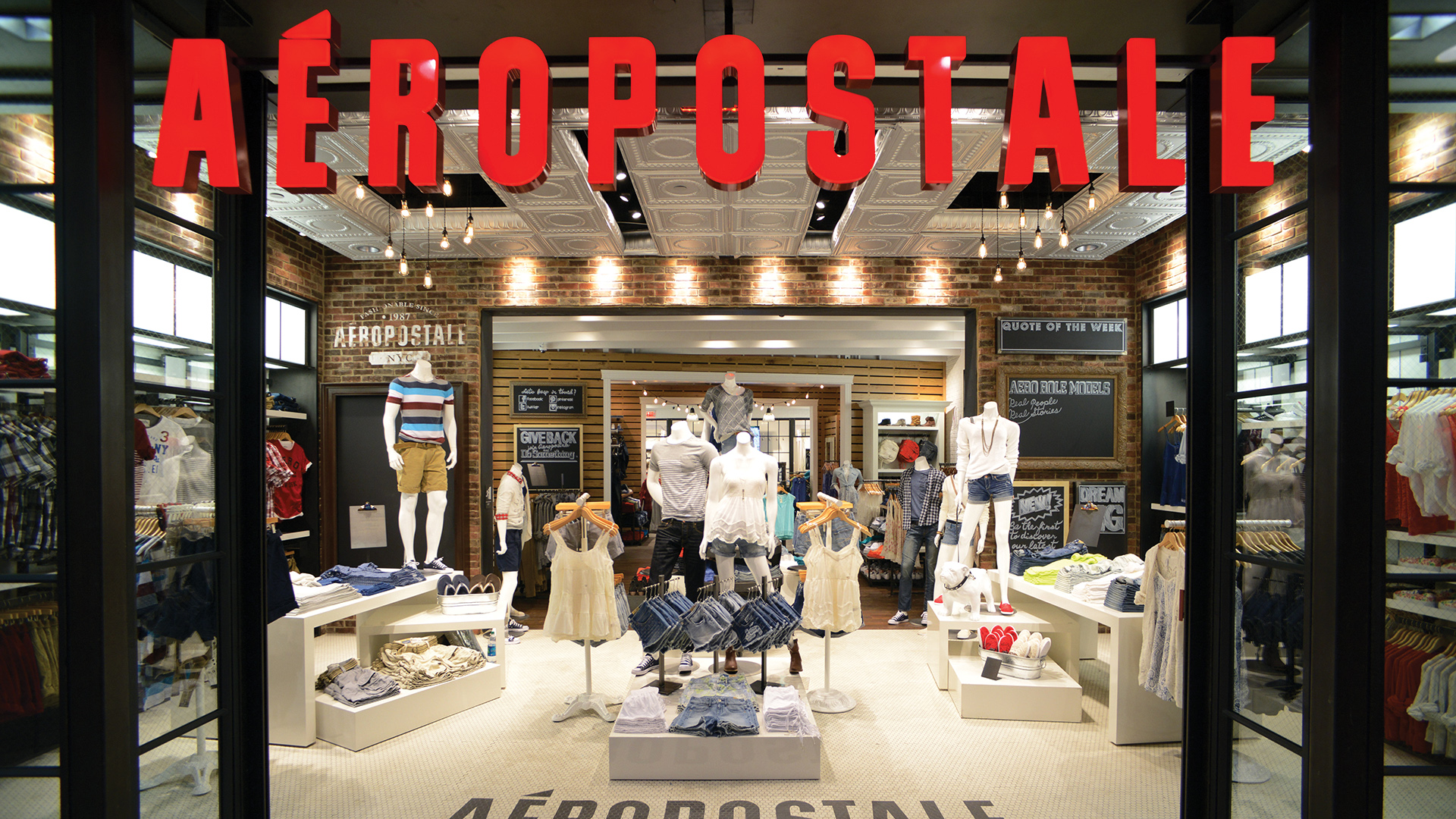 Aéropostale Franchise: Costs, Requirements & How to Partner with the Iconic Youth Brand
